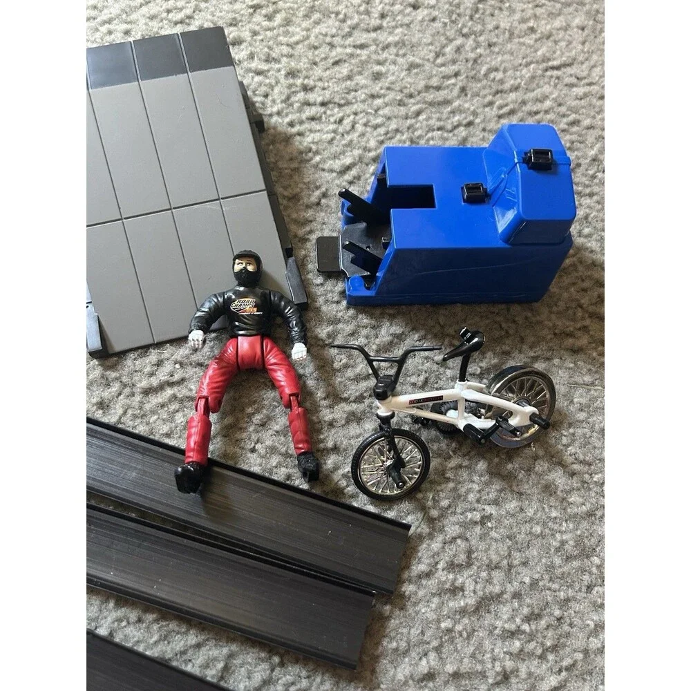 Road Champs Motorized Bike Xcelerator Power Park by Jakks Pacific 2000 *Read*